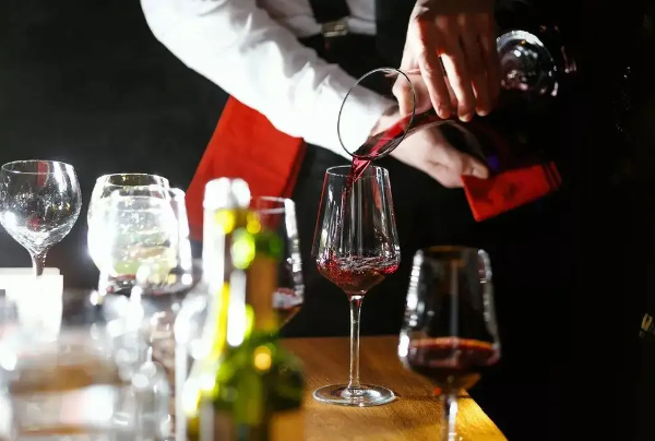 福州红酒酒庄招聘：揭秘红酒酿造工艺与葡萄种植技术