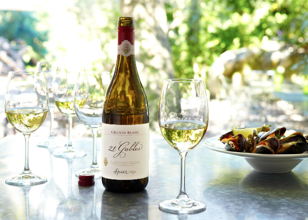 法国红酒进口：从葡萄园到酒杯的完美工艺